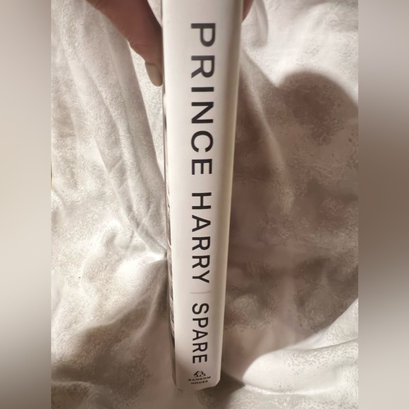NWT-📕🤴Prince Harry Hard Copy Book “Spare” - Picture 5 of 5